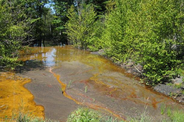 Acid mine drainage pollution in a stream in Cambria County, Pennsylvania